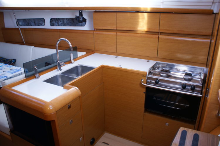 Jeanneau Sun Odyssey 409 - cucina