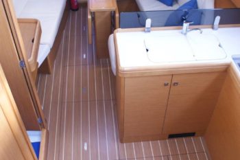 Jeanneau Sun Odyssey 36i - ingresso sottocoperta