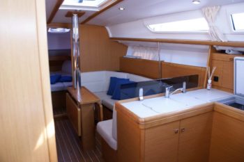 Jeanneau Sun Odyssey 36i - dinette e cucina