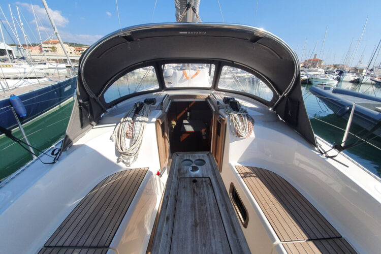 Bavaria 34 Cruiser - ingresso sottocoperta